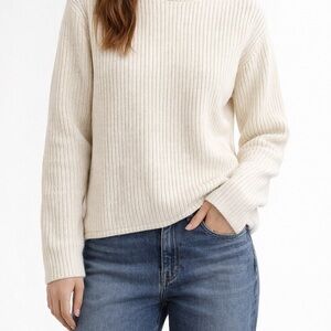 Uniqlo Women's Off-White Ultra Soft Fisherman’s Crew Neck Sweater Small